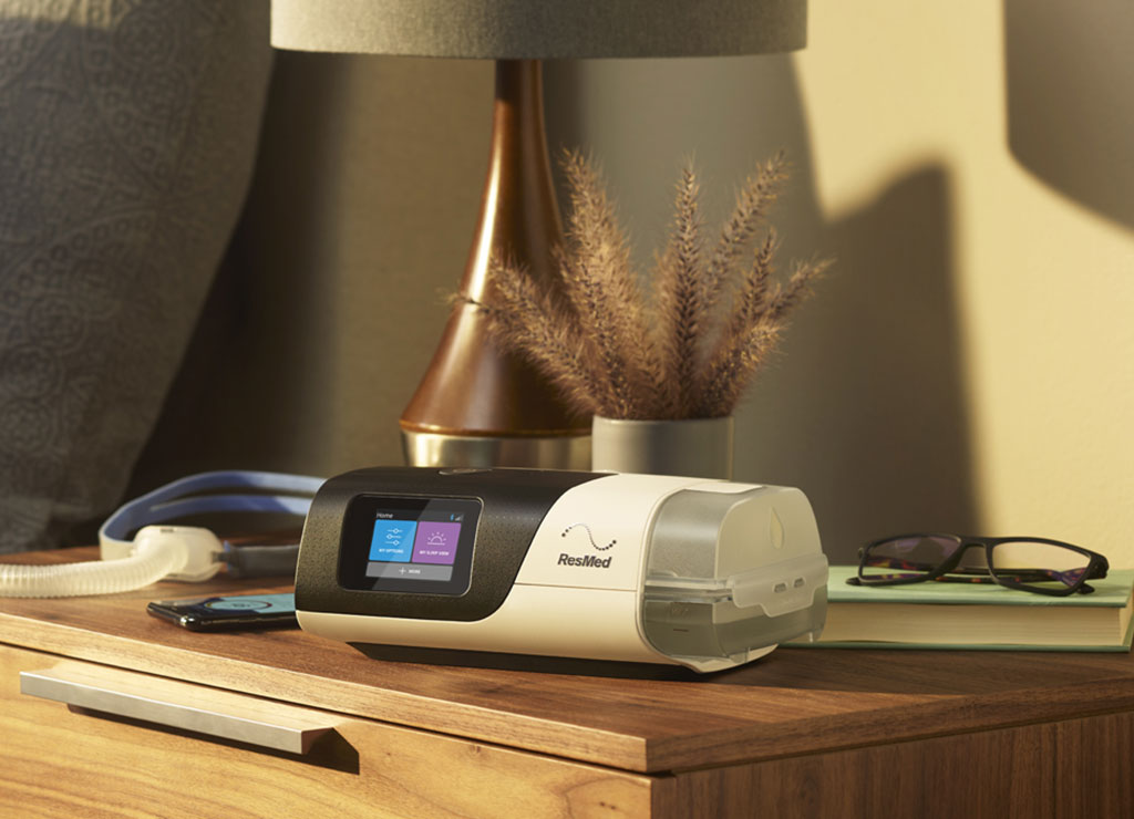 airsense 11 sobre mesita de noche