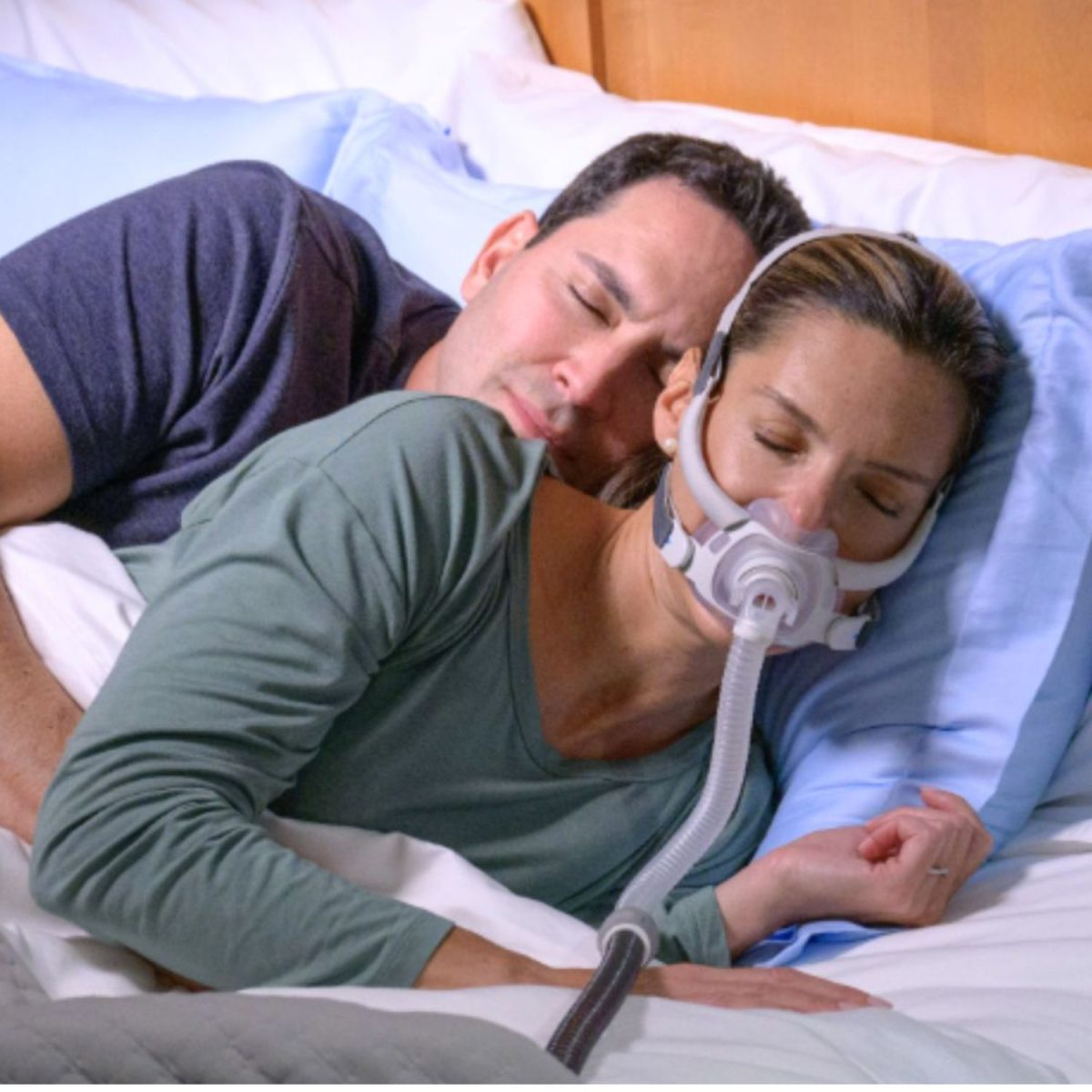 Woman wearing AirFit F40 Hybrid CPAP Mask in bed | Intus Healthcare